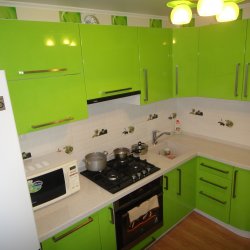 Зеленая кухня фасады крашенный МДФ 2