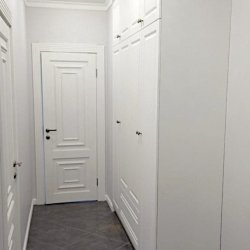Большой белый шкаф с фасадами из МДФ, Классика