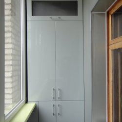 Встроенный шкафчик на балкон