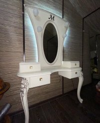 Туалетный столик в классическом стиле