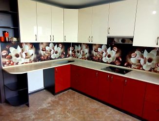 Красная угловая кухня из крашеного МДФ