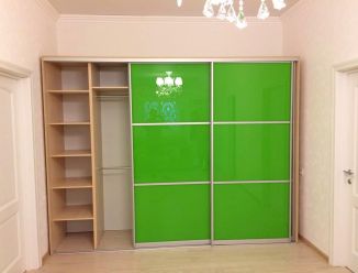 Шкаф с цветным стеклом Зеленое Яблоко