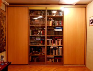 Книжный шкаф-купе с прозрачным стеклом